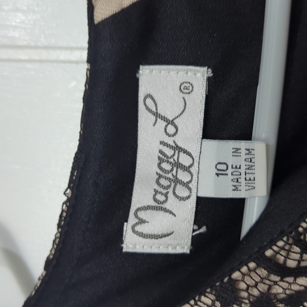 Like New Maggy London Gorgeous Black Lace Dress - Picture 5 of 10
